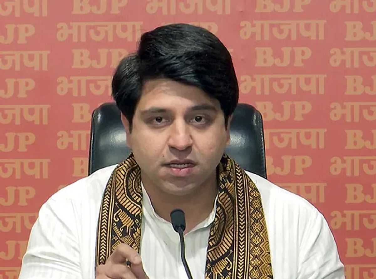 सिद्दारमैया का मकसद कर्नाटक को लूटना है : शहजाद पूनावाला